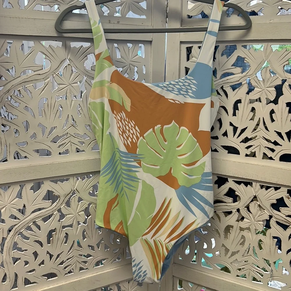 NWT Roxy wildflowers one piece. Size XL. Reversible swimsuit. - Picture 3 of 12